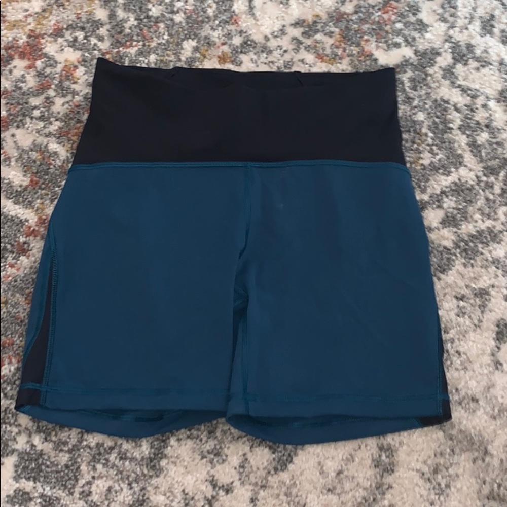 NEVER BEEN WORN- lululemon biker shorts